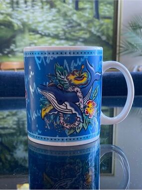 VTG 2002 Hilo Hattie Store of Hawaii Coffee Mug Humpback Whale Lei Hibiscus